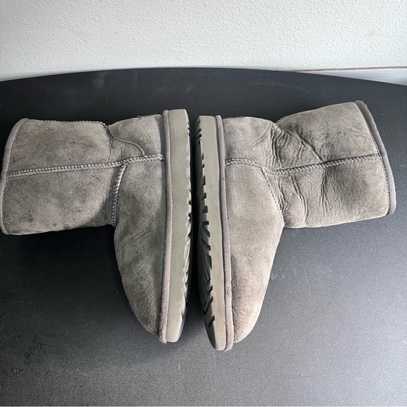 UGG Classic short grey boots sz: 6 - Picture 9 of 10